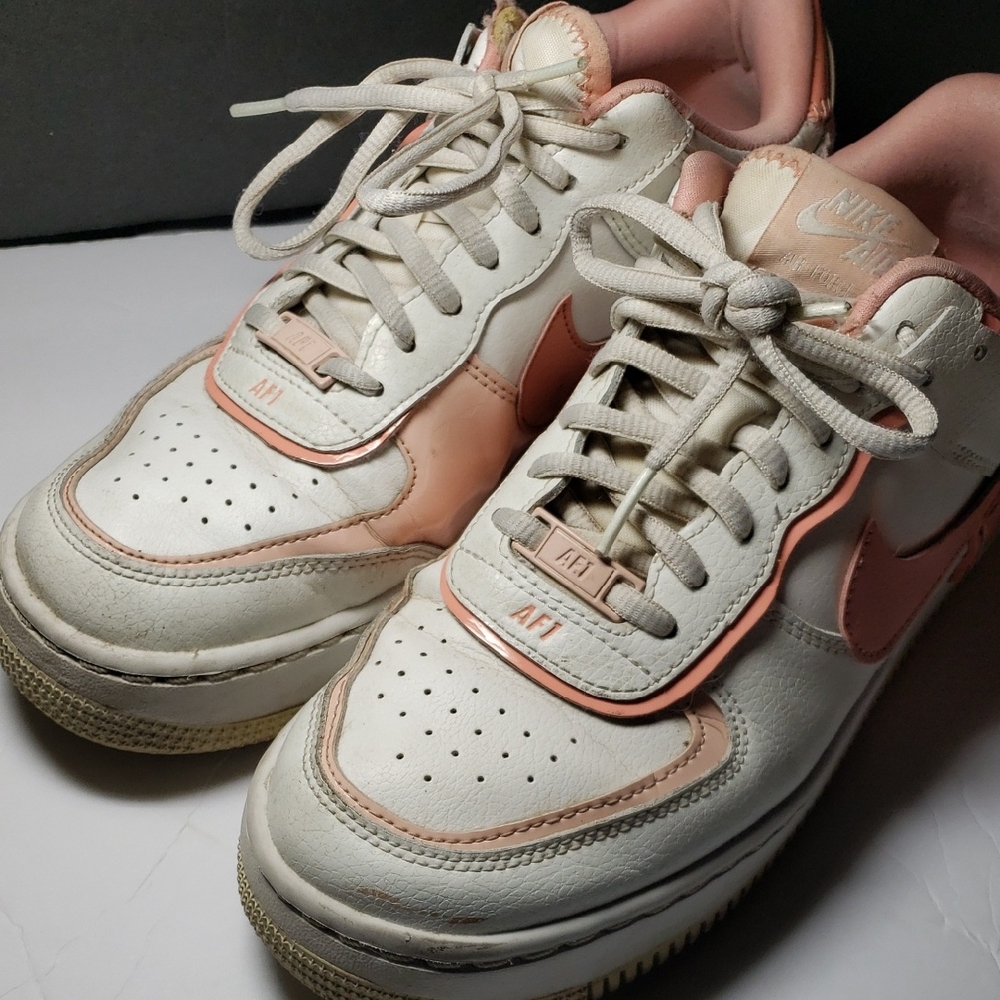 Nike Women's Cream and Pink Sneakers Size 8